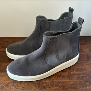 ECCO Soft 9 Chelsea Suede‎ Boots Bootie sneakers  Grey Womens Size 38 EU 7.5 US.